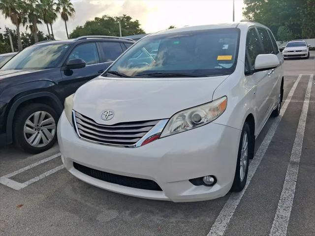 2017 Toyota Sienna XLE 7 Passenger