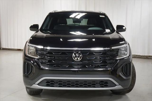 2026 Volkswagen Atlas Cross Sport SE with Technology