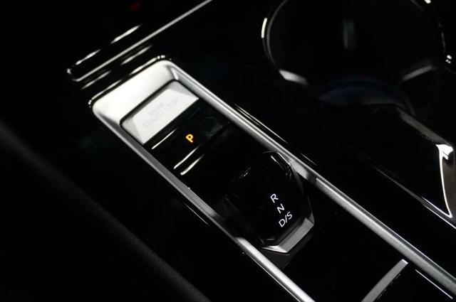 2026 Volkswagen Atlas Cross Sport SE with Technology