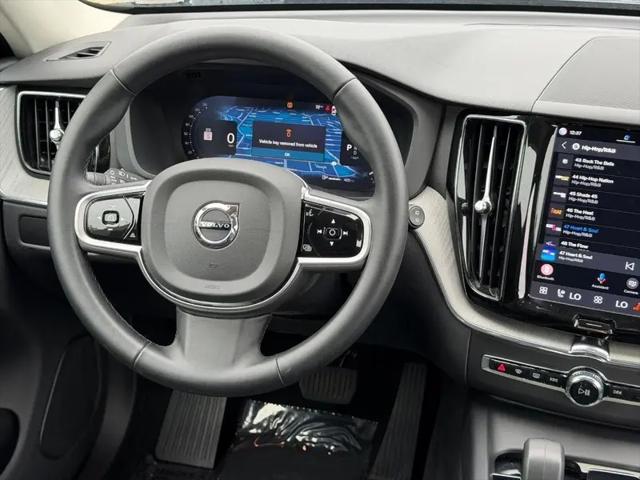 2025 Volvo XC60 B5 Plus