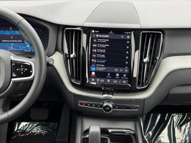 2025 Volvo XC60 B5 Plus