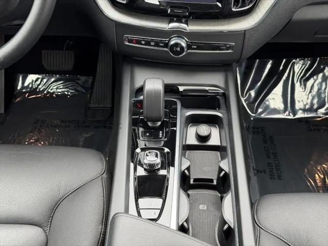 2025 Volvo XC60 B5 Plus