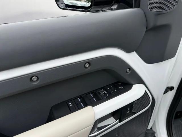 2023 Land Rover Defender 110 X-Dynamic SE