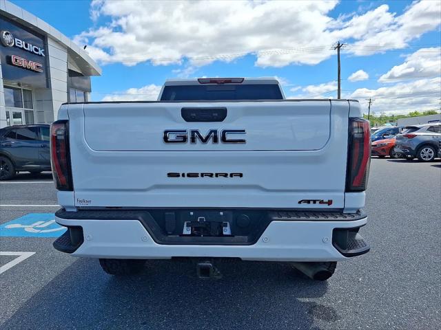 2024 GMC Sierra 2500HD 4WD Crew Cab Standard Bed AT4