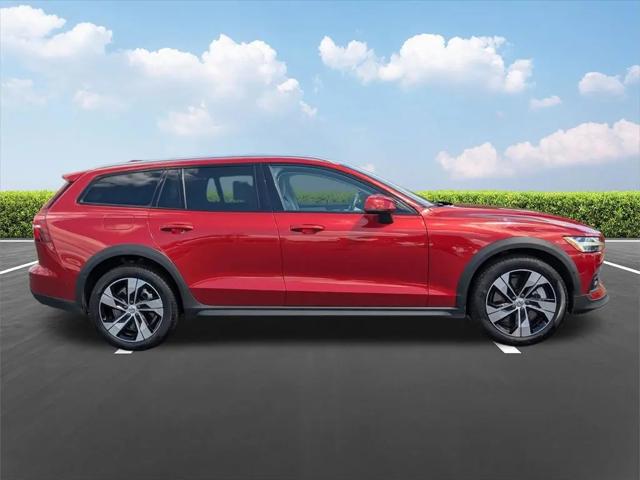 2023 Volvo V60 Cross Country B5 Plus