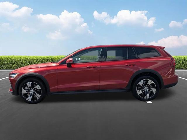 2023 Volvo V60 Cross Country B5 Plus