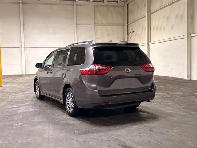 2020 Toyota Sienna XLE