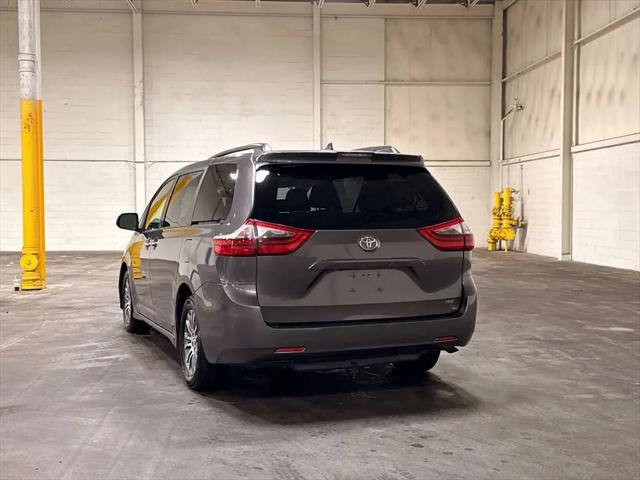 2020 Toyota Sienna XLE