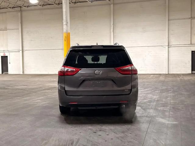 2020 Toyota Sienna XLE