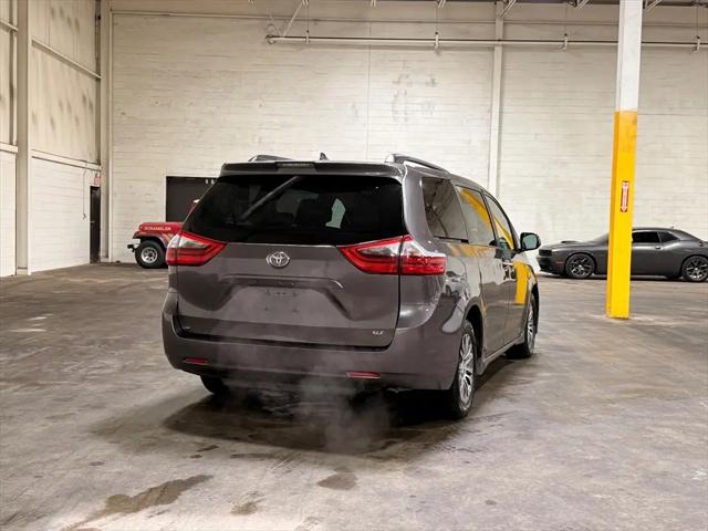 2020 Toyota Sienna XLE