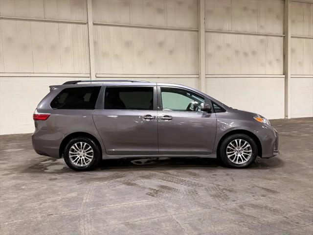 2020 Toyota Sienna XLE