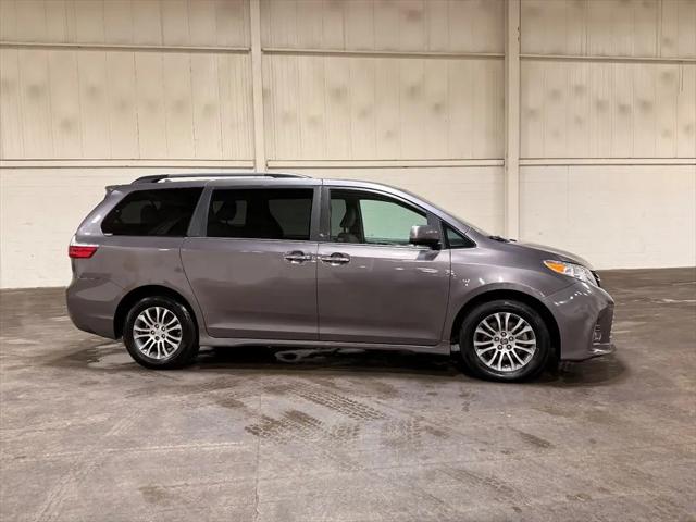 2020 Toyota Sienna XLE