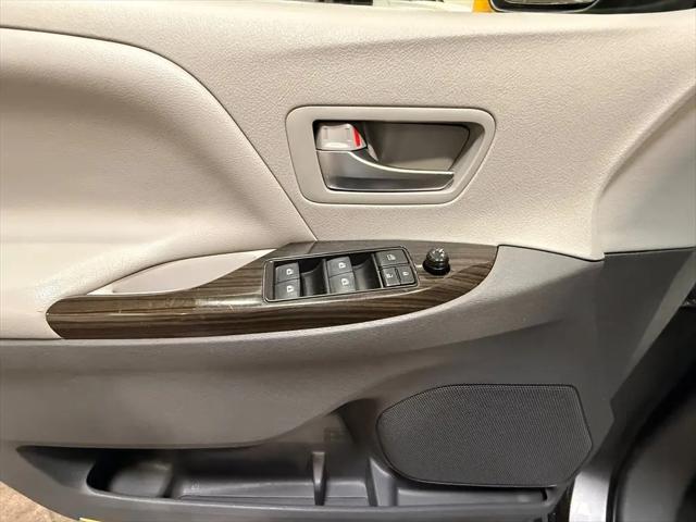 2020 Toyota Sienna XLE