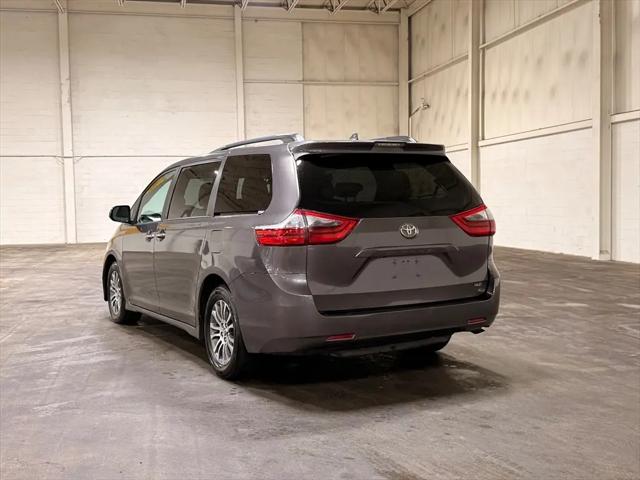 2020 Toyota Sienna XLE