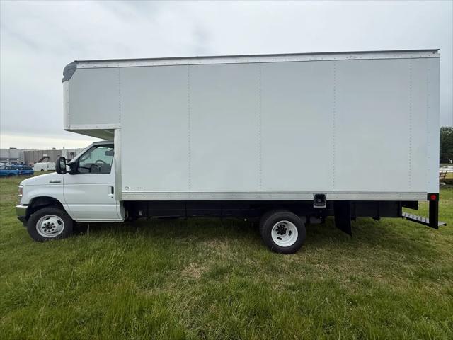 2027 Ford E-Series Cutaway E-450