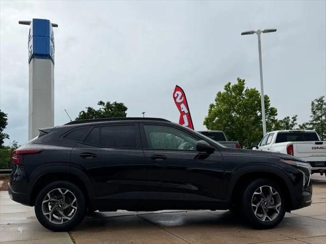 2025 Chevrolet Trax FWD LT