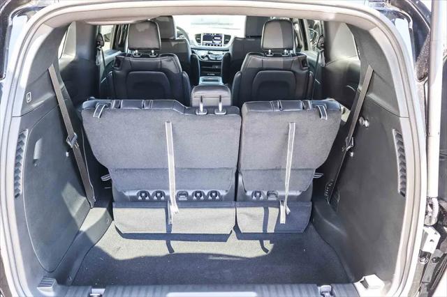 2027 Chrysler Pacifica Select
