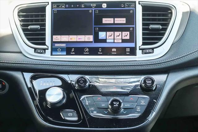 2027 Chrysler Pacifica Select