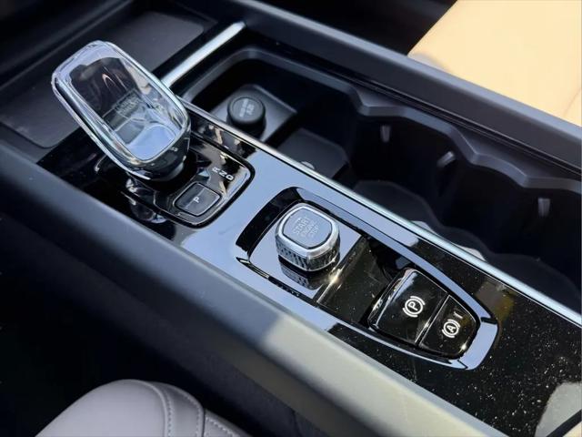 2026 Volvo XC60 B5 Core