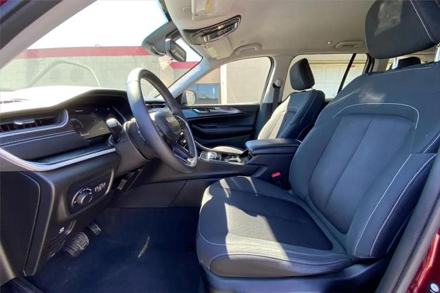 2023 Jeep Grand Cherokee Laredo 4x4