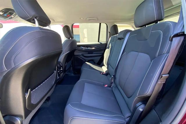 2023 Jeep Grand Cherokee Laredo 4x4