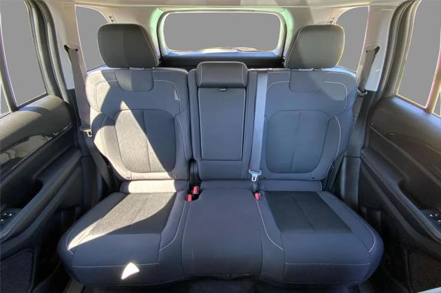 2023 Jeep Grand Cherokee Laredo 4x4
