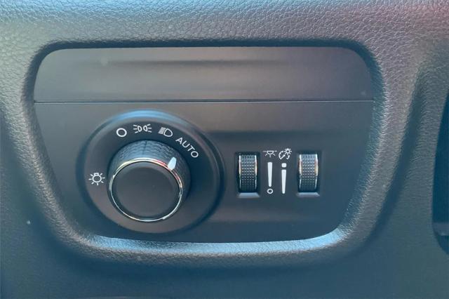 2023 Jeep Grand Cherokee Laredo 4x4