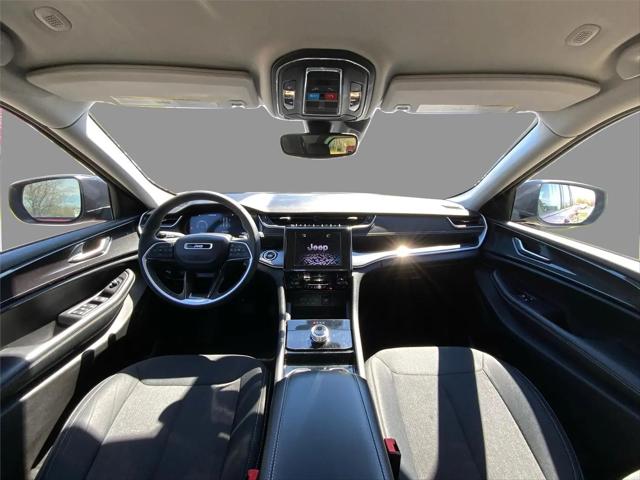 2023 Jeep Grand Cherokee Laredo 4x4