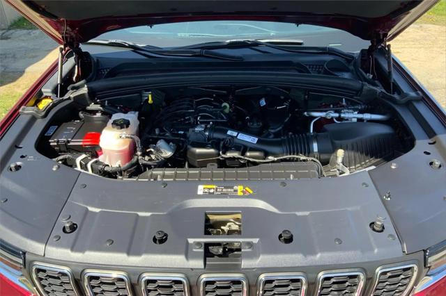 2023 Jeep Grand Cherokee Laredo 4x4