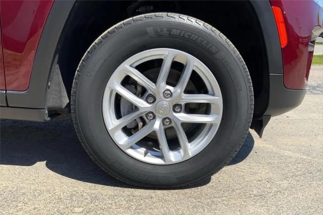 2023 Jeep Grand Cherokee Laredo 4x4