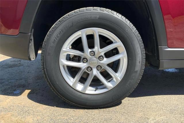 2023 Jeep Grand Cherokee Laredo 4x4
