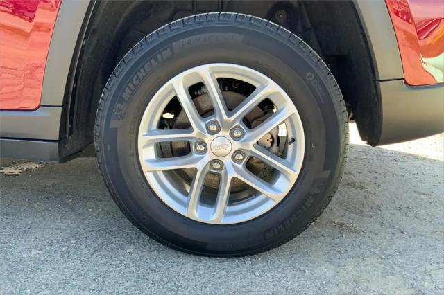 2023 Jeep Grand Cherokee Laredo 4x4