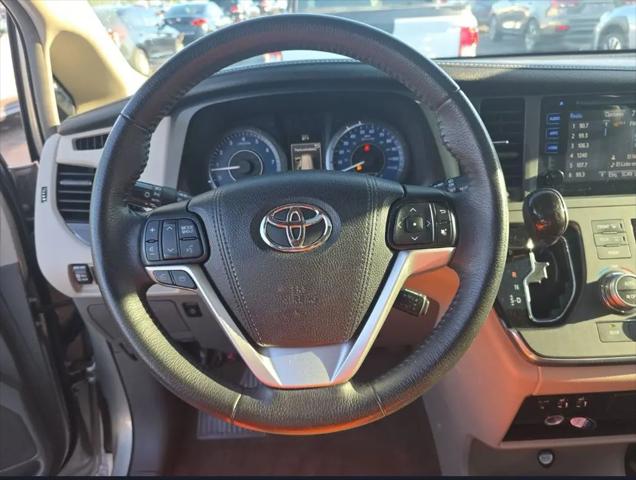 2017 Toyota Sienna XLE 8 Passenger