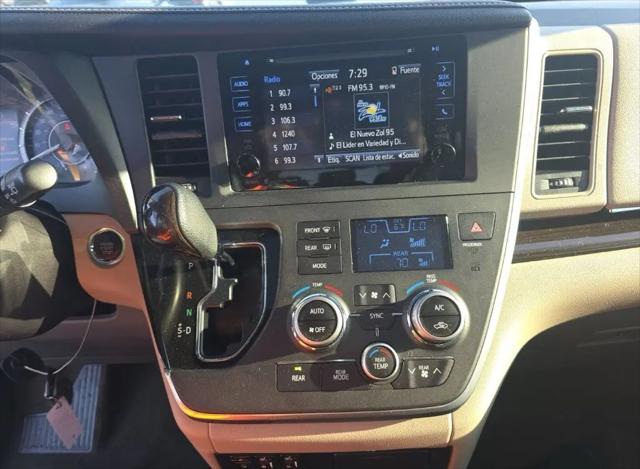2017 Toyota Sienna XLE 8 Passenger