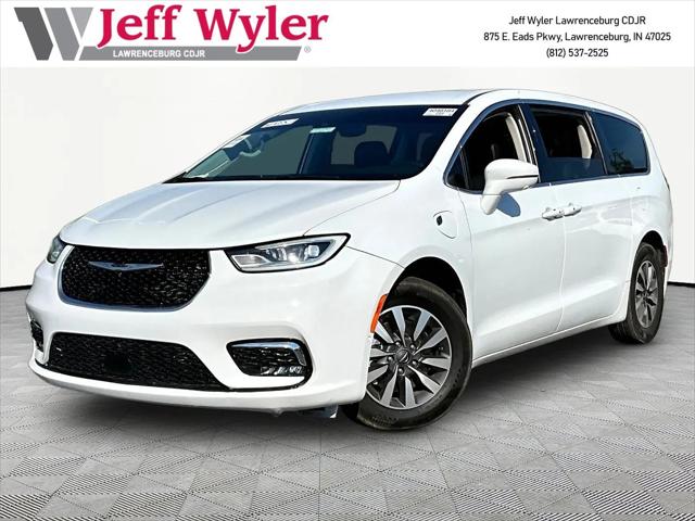 2022 Chrysler Pacifica Hybrid Touring L for sale in Lawrenceburg, IN