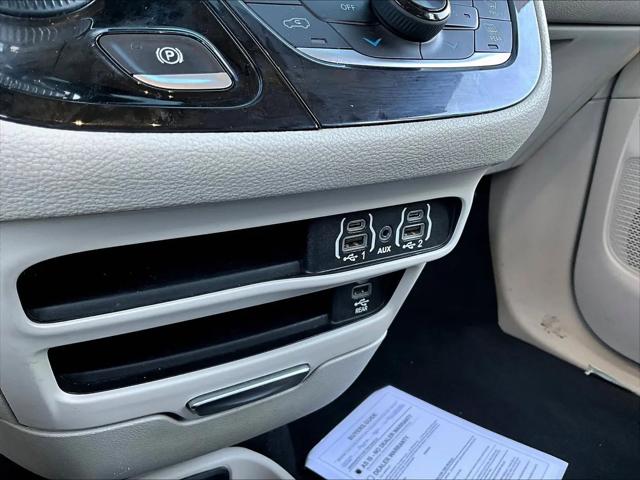 2022 Chrysler Pacifica Hybrid Touring L