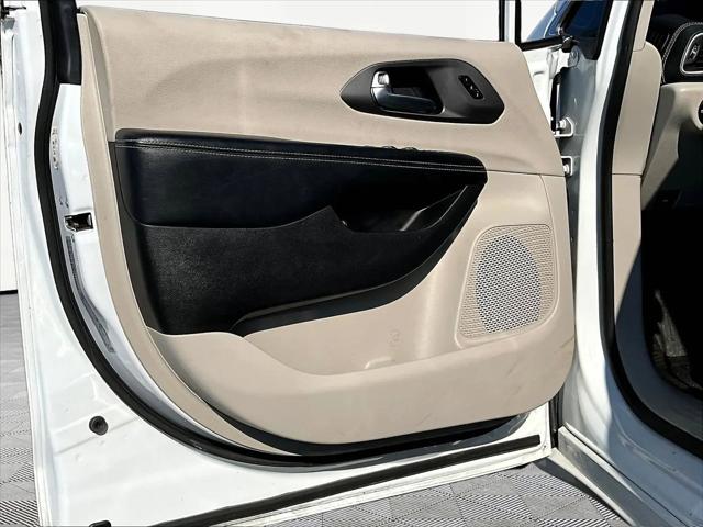2022 Chrysler Pacifica Hybrid Touring L