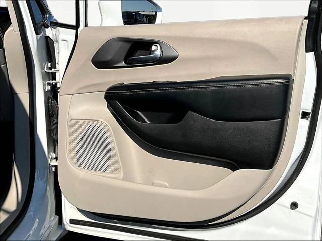 2022 Chrysler Pacifica Hybrid Touring L