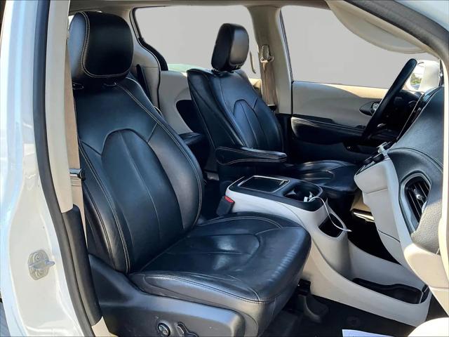 2022 Chrysler Pacifica Hybrid Touring L