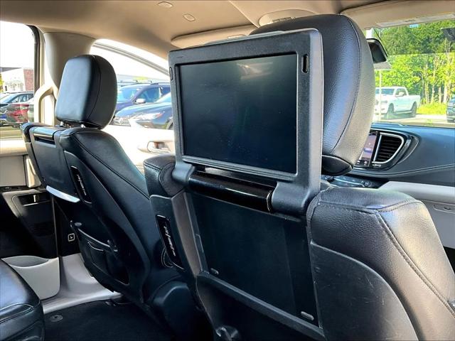 2022 Chrysler Pacifica Hybrid Touring L