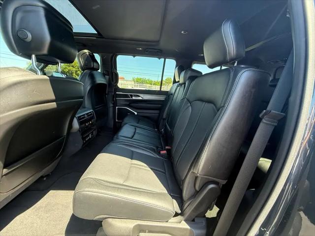 2023 Jeep Wagoneer Series II Carbide 4x4