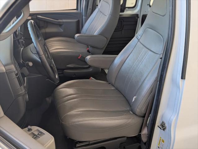 2022 GMC Savana Cargo RWD 3500 Extended Wheelbase Work Van