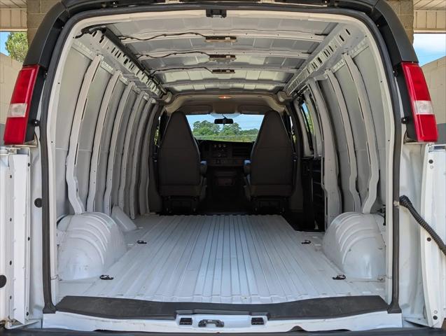 2022 GMC Savana Cargo RWD 3500 Extended Wheelbase Work Van