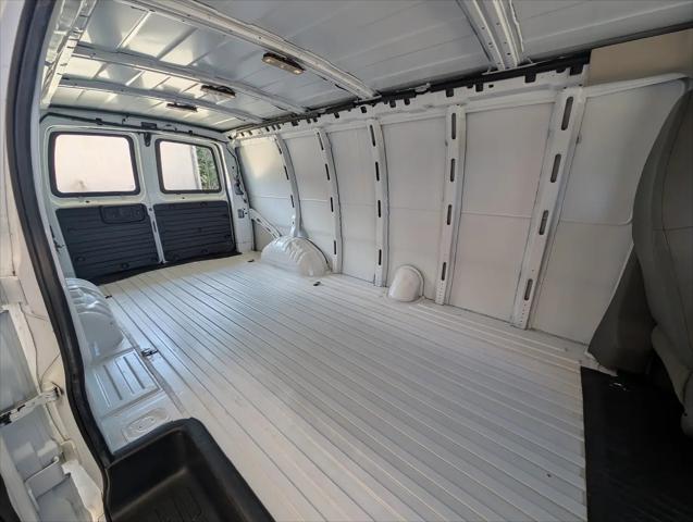 2022 GMC Savana Cargo RWD 3500 Extended Wheelbase Work Van