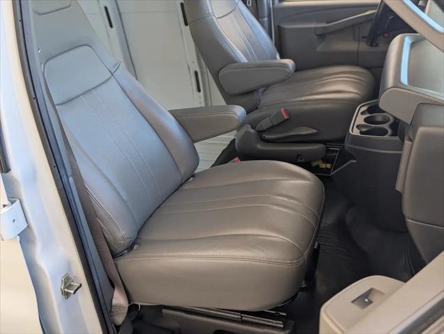 2022 GMC Savana Cargo RWD 3500 Extended Wheelbase Work Van