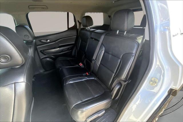 2023 GMC Acadia AWD SLT