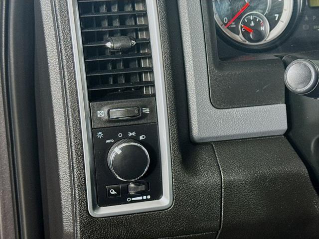 2019 Ram 1500 Classic SLT Crew Cab 4x2 6'4" Box