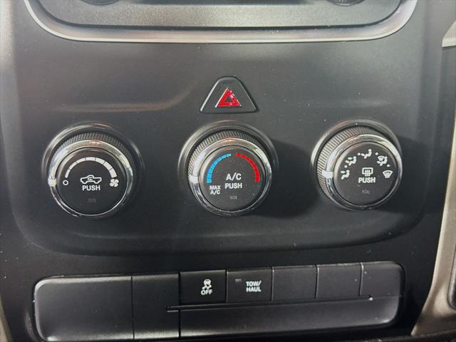 2019 Ram 1500 Classic SLT Crew Cab 4x2 6'4" Box