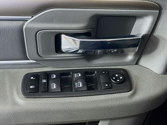 2019 Ram 1500 Classic SLT Crew Cab 4x2 6'4" Box