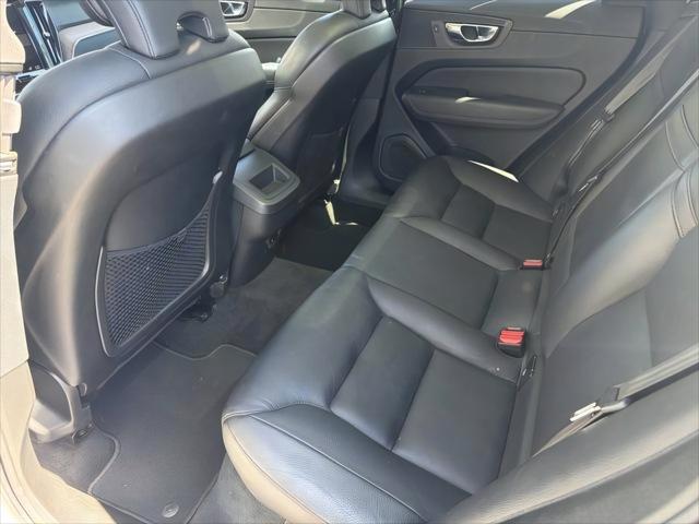 2021 Volvo XC60 T5 Momentum